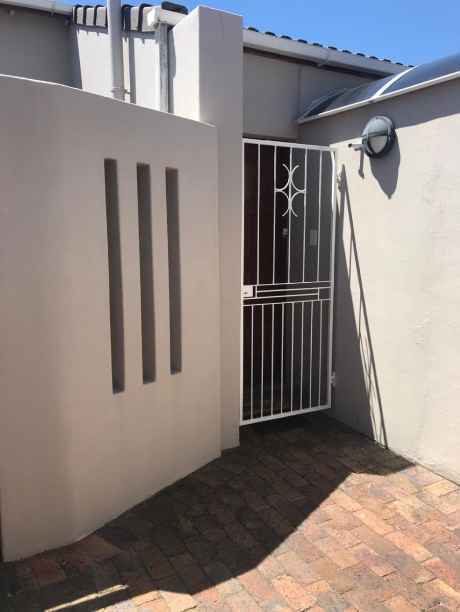 To Let 3 Bedroom Property for Rent in Waves Edge Western Cape